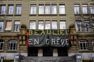 Dans le canton de Vaud, de nombreux lieux de travail avaient de nouveau voté des résolutions de grève, notamment dans les établissements scolaires, ici le gymnase de Beaulieu à Lausanne, et universitaires, ainsi que dans le domaine de la santé et du social. Keystone/JEAN-CHRISTOPHE BOTT