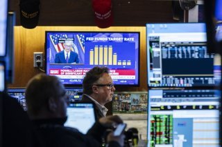 Pour la troisième fois d'affilée, la Fed a décidé de baisser ses taux d'intérêt. Une décision qui divise au sein de l'institution (archives). KEYSTONE/EPA/JUSTIN LANE