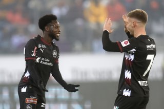 La joie d'Aliou Baldé (à gauche) après l'ouverture du score. KEYSTONE/PETER KLAUNZER