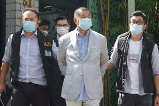 Disposant d'un passeport britannique, Jimmy Lai est emprisonné depuis 2020 et maintenu à l'isolement, "à sa demande" selon les autorités hongkongaises (archives). KEYSTONE/AP