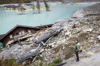 Les députés se penchent, cette semaine, sur un décret urgent permettant de simplifier les procédures pour la reconstruction du coeur de Blatten (photo d'archives). KEYSTONE/MICHAEL BUHOLZER