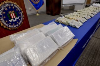 Une saisie de fentanyl à Atlanta en novembre dernier, une substance que le président Trump classe au rang d'"arme de destruction massive". KEYSTONE/EPA/ERIK S. LESSER