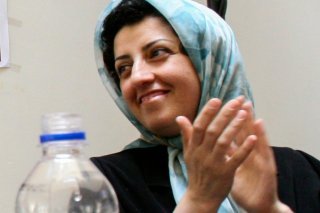 Narges Mohammadi, prix Nobel de la paix, a été interpellée vendredi dans la ville de Mashad, avec d'autres militants (archives). KEYSTONE/AP/Vahid Salemi