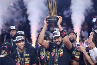 Les New York Knicks ont remporté la Coupe NBA mardi face aux San Antonio Spurs à Las Vegas. KEYSTONE/AP/Ian Maule