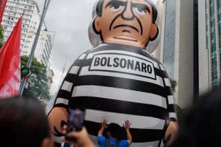 Des manifestants avaient défilé dans diverses villes brésiliennes dimanche pour montrer leur désaccord quant au projet de loi. KEYSTONE/EPA/ISAAC FONTANA