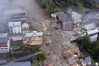 Vue générale du village le samedi 14 septembre 2000 un peu après la catastrophe.