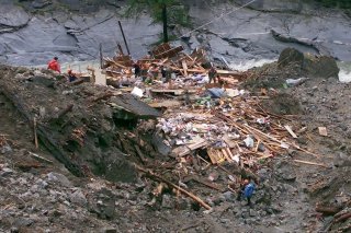 Les travaux de dégagement après l'éboulement de Gondo, le 17 octobre 2000