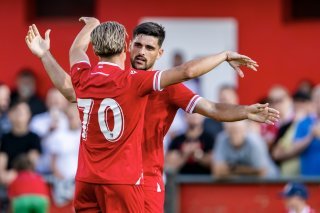 Nivokazi, Kololli et les joueurs du FC Sion fouleront la pelouse du stade Saint-Laurent à Saillon samedi.