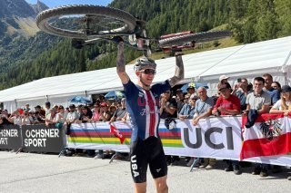 L'Américain Keegan Swenson, nouveau champion du Monde de VTT marathon.