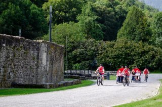 Les triporteurs de l'association "Biclou" organisent des balades pour les personnes âgées à Martigny.