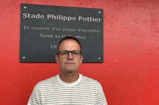 Cédric Strahm devant le stade Philippe-Pottier.