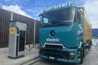 La première borne de charge rapide pour camions électriques a été installée à Vétroz.