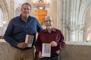 Les auteurs du livre, l’historien Cyrille Fauchère et l’organiste Edmond Voeffray