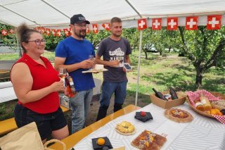 Des jeunes d'Action Agricole Valais étaient présents au lancement la plateforme. (De gauche à droite : Mélanie Besse, Sébastien Sauthier et Clément Gay)