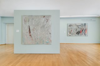 Vue de l’exposition Le paysage entre figuration et abstraction Musée d’art du Valais, Sion, 2025-2026 Olivier Saudan, Etang de Pompadour, 2002, et Gottfried Tritten, Le Valais, 1958