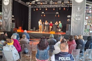 Une septantaine de personnes étaient présentes pour assister au spectacle puis à la table ronde de ce rendez-vous