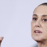 La présidente mexicaine Claudia Sheinbaum s'est proposée en tant que médiatrice. "Nous allons chercher, avec tous les pays qui le souhaitent en Amérique latine ou sur d'autres continents, une solution pacifique" et à éviter une "intervention" américaine au Venezuela, a-t-elle dit. KEYSTONE/EPA/SAHENKA GUTIERREZ