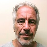 La mort de Jeffrey Epstein, retrouvé pendu dans sa cellule à New York le 10 août 2019, a alimenté d'innombrables théories du complot selon lesquelles il aurait été assassiné pour étouffer un scandale éclaboussant des personnalités de premier plan. KEYSTONE/AP