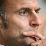 Le président français Emmanuel Macron estime que le temps est revenu de renouer le contact avec Vladimir Poutine. KEYSTONE/EPA/MIGUEL MEDINA / POOL