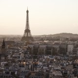 La Banque de France a relevé sa prévision de croissance à 0,9% pour 2025 et 1% pour 2026, notamment en raison de chocs sur l'économie française aux effets moindres qu'escompté il y a quelques mois, et malgré un contexte budgétaire incertain. (archives) KEYSTONE/EPA/YOAN VALAT