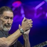 Chris Rea était notamment connu pour ses titres "The Road to Hell", "Josephine" et "Driving Home For Christmas". Ici, à la Baloise Session en 2017. (archives) KEYSTONE/EPA/GEORGIOS KEFALAS