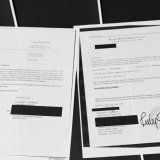 Malgré un caviardage "anormal et extrême", le ministère américain de la justice est accusé d'avoir laissé les identités de nombreuses victimes apparentes dans les dossiers Espstein (archives). KEYSTONE/AP/Jon Elswick