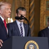 Donald Trump affirme qu'il y a des bateaux russes et chinois partout autour du Groenland. KEYSTONE/AP/Alex Brandon