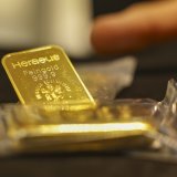 Le prix de l'or a grimpé de plus de 70% depuis le début 2025. KEYSTONE/EPA/CHRISTOPHER NEUNDORF