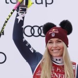 Après trois départs en 2025, Lindsey Vonn mène déjà le classement de la Coupe du monde de descente (archives). KEYSTONE/EPA/Guillaume Horcajuelo