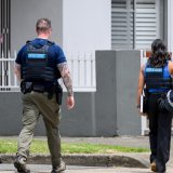 Selon des informations de presse, l'homme est accusé d'avoir posté sur les réseaux sociaux un message, dans lequel il apportait son "soutien à 100%" aux assaillants qui ont tué 15 personnes le 14 décembre lors d'une fête juive sur la plage de Bondi, à Sydney (archives). KEYSTONE/EPA/BIANCA DE MARCHI