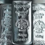 L'argent a bondi de plus de 150% depuis le début de l'année (archives). KEYSTONE/AP/MATTHIAS SCHRADER