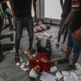 Malgré la trêve précaire entre Israël et le Hamas palestinien depuis le 10 octobre dans la bande de Gaza, une grave crise humanitaire persiste. Si l'accord de cessez-le-feu prévoyait l'entrée de 600 camions par jour, dans les faits, seuls 100 à 300 transportent de l'aide, selon les ONG et l'ONU. KEYSTONE/EPA/MOHAMMED SABER