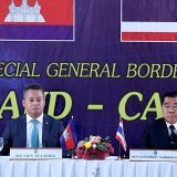 La trêve entre la Thaïlande et le Cambodge a été signée samedi par les ministres de la Défense des deux pays. KEYSTONE/EPA/DEFENSE MINISTRY OF THAILAND/HAN HANDOUT