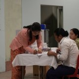 Le parti de l'union, de la solidarité et du développement (USDP), favorable aux militaires, devrait arriver largement en tête des législatives en Birmanie. KEYSTONE/AP/Thein Zaw