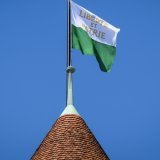 Les drapeaux seront hissés à mi-hauteur sur tout le territoire vaudois (archives). KEYSTONE/JEAN-CHRISTOPHE BOTT