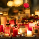 Une journée d'hommage nationale est prévue vendredi en Suisse pour les victimes de l'incendie du bar "Le Constellation" à Crans-Montana. KEYSTONE/CYRIL ZINGARO