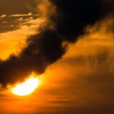 Les émissions de CO2 de l'industrie allemande ont dégringolé de 7,2% en 2025, mais cela n'est dû qu'à la diminution de la production à cause d'une demande mondiale faible (archives). KEYSTONE/DPA/PATRICK PLEUL