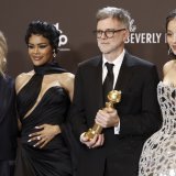 "Une bataille après l'autre" a raflé les prix de la meilleure comédie, du meilleur scénario, du meilleur second rôle féminin pour Teyana Taylor (à gauche) et du meilleur réalisateur pour Paul Thomas Anderson. KEYSTONE/EPA/CHRIS TORRES