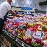 Les Etats-Unis ont terminé 2025 avec une inflation en décembre de 2,7% sur un an. (archive) KEYSTONE/EPA/CRISTOBAL HERRERA-ULASHKEVICH