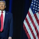 Sous le commandement de Donald Trump, l'armée américaine a réalisé pendant un an presqu'autant d'attaques que lors de l'intégralité du mandat de Joe Biden. KEYSTONE/AP/Evan Vucci