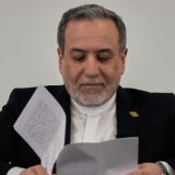 Le ministre iranien des Affaires étrangères, Abbas Araghchi, a affirmé qu'il n'y aurait pas de pendaison mercredi et jeudi. KEYSTONE/AP/Hussein Malla