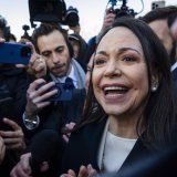 Maria Corina Machado a dit avoir "offert" la médaille de son prix Nobel de la paix à Donald Trump. KEYSTONE/EPA/JIM LO SCALZO