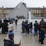 Le Louvre ouvrira-t-il ses portes? Réponse lors de l'assemblée du personnel ce lundi (Archives). KEYSTONE/EPA/YOAN VALAT