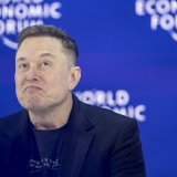 Elon Musk optimiste sur le calendrier pour le déploiement des robots Optimus. KEYSTONE/EPA/GIAN EHRENZELLER