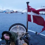 Un navire danois à Nuuk, la capitale du Groenland. KEYSTONE/AP/EVGENIY MALOLETKA