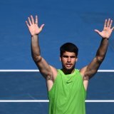 Carlos Alcaraz a gagné ses quatre premiers matches en trois sets à Melbourne KEYSTONE/EPA/JAMES ROSS