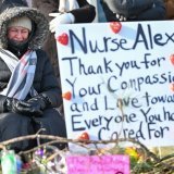 Dans le centre de Minneapolis, près d'un millier de personnes se sont rassemblées pour défiler en hommage à Alex Pretti. KEYSTONE/EPA/CRAIG LASSIG