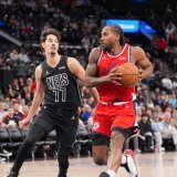Kawhi Leonard (à droite) et les Clippers ont facilement battu les Nets dimanche KEYSTONE/AP/Jae C. Hong