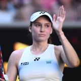 Elena Rybakina retrouvera Iga Swiatek en quart de finale de l'Open d'Australie. KEYSTONE/EPA/JOEL CARRETT