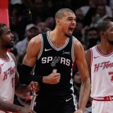 Victor Wembanyama (au centre) a brillé mercredi face aux Rockets KEYSTONE/AP/Ashley Landis